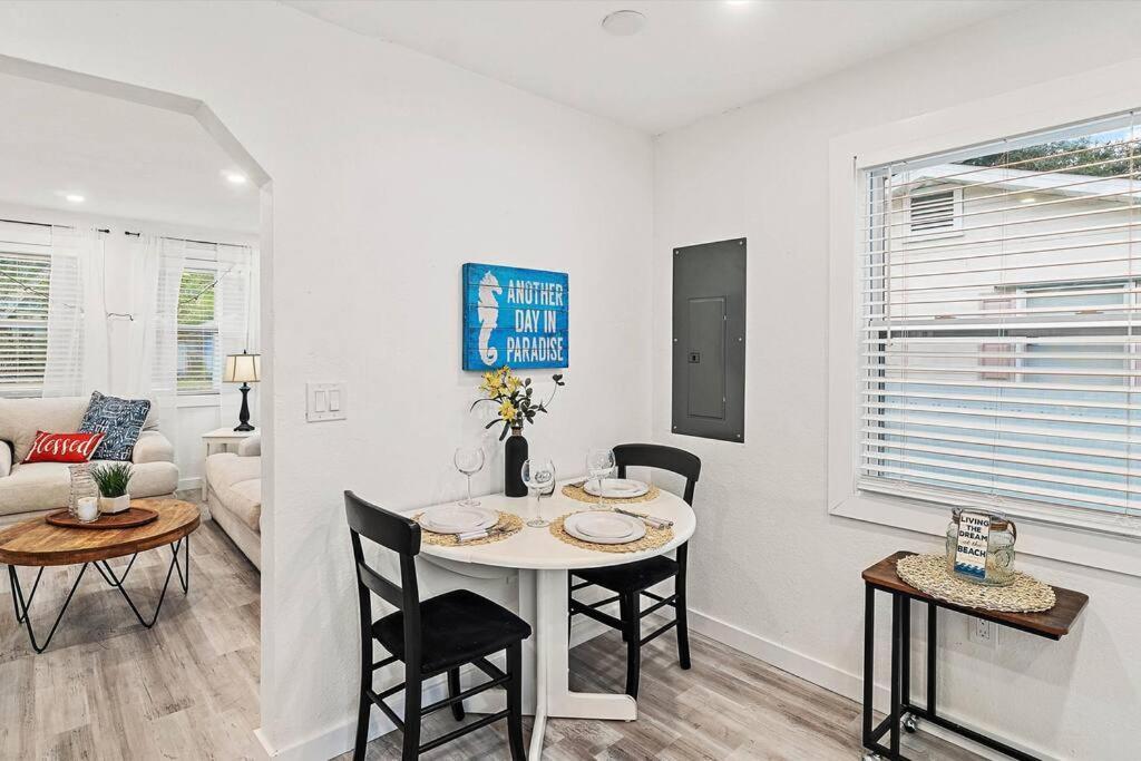 Quaint Gulfport Beach Bungalow St. Petersburg Dış mekan fotoğraf