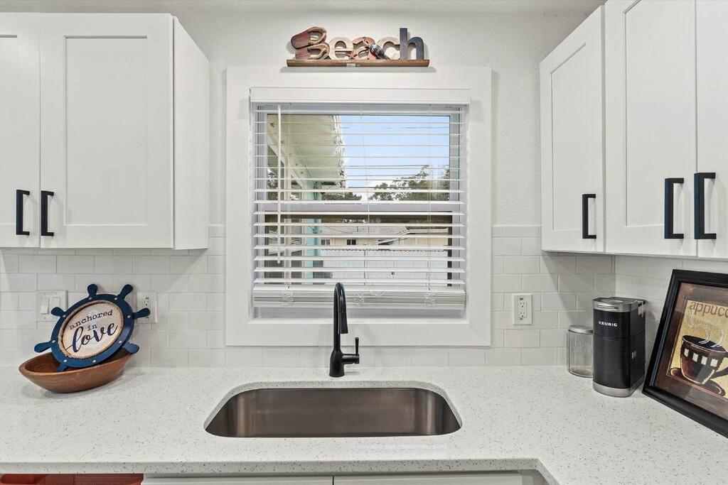 Quaint Gulfport Beach Bungalow St. Petersburg Dış mekan fotoğraf