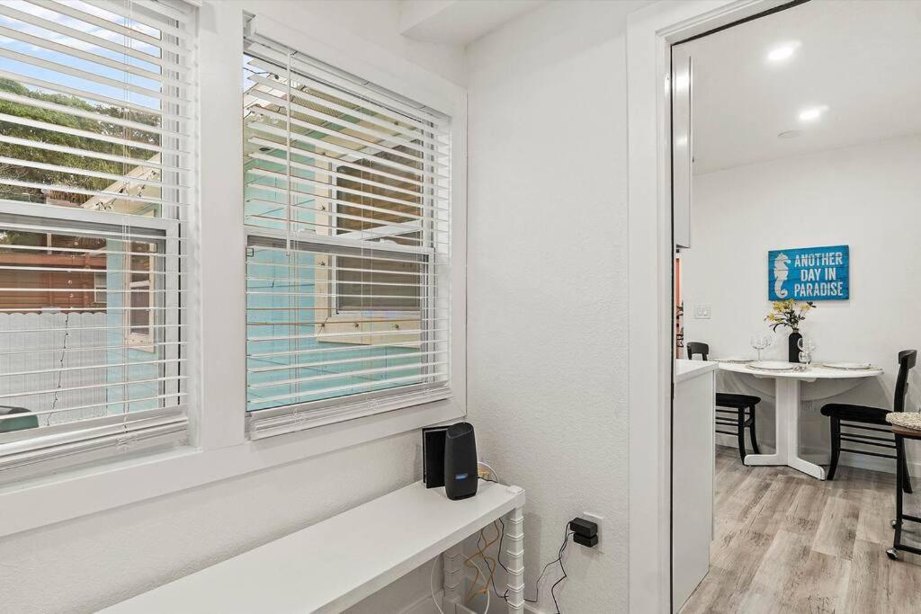 Quaint Gulfport Beach Bungalow St. Petersburg Dış mekan fotoğraf
