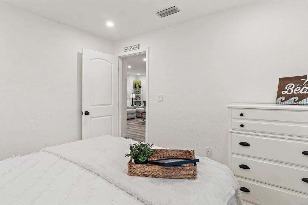 Quaint Gulfport Beach Bungalow St. Petersburg Dış mekan fotoğraf
